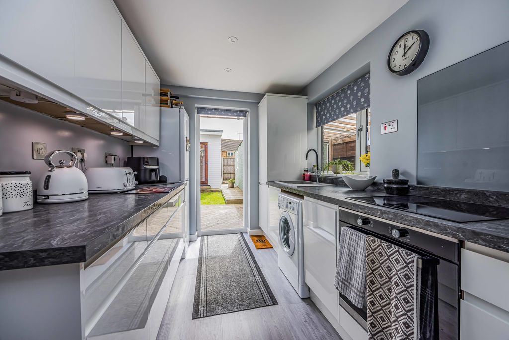 Property photo 3 of 16 Photo 11