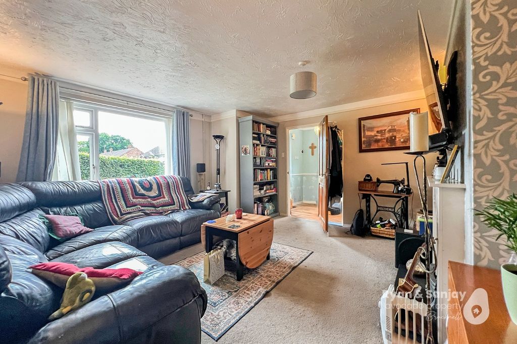 Property photo 2 of 19 4279404