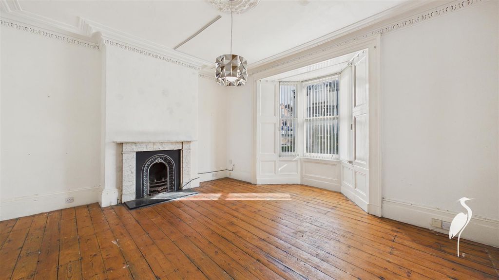 Property photo 2 of 14 Lounge