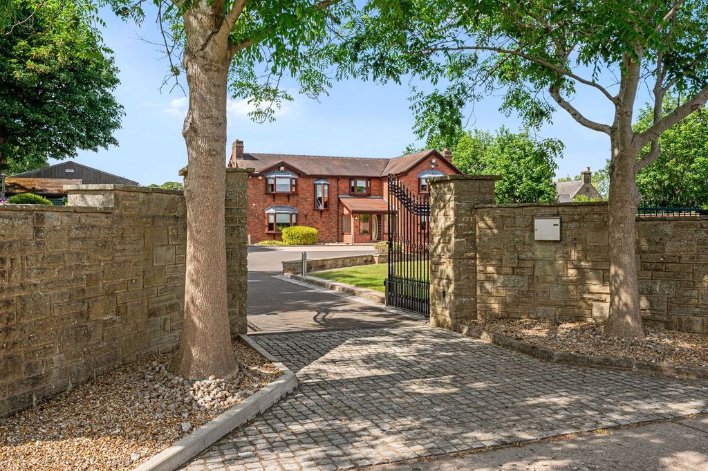 Property photo 1 of 44
