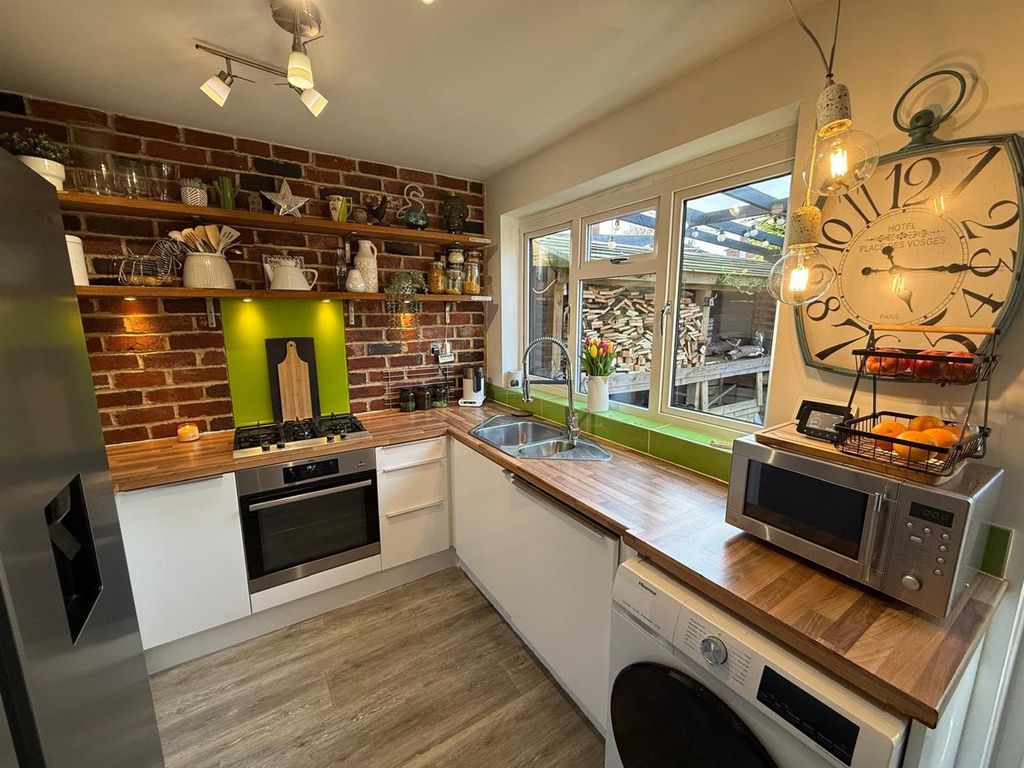 Property photo 3 of 17