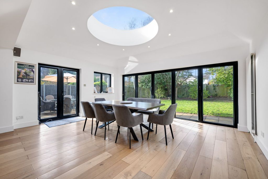 Property photo 2 of 21