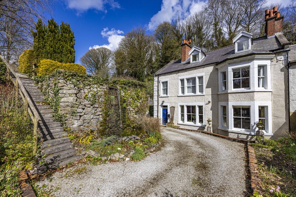 Property photo 2 of 20