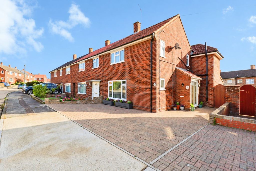 Property photo 1 of 32