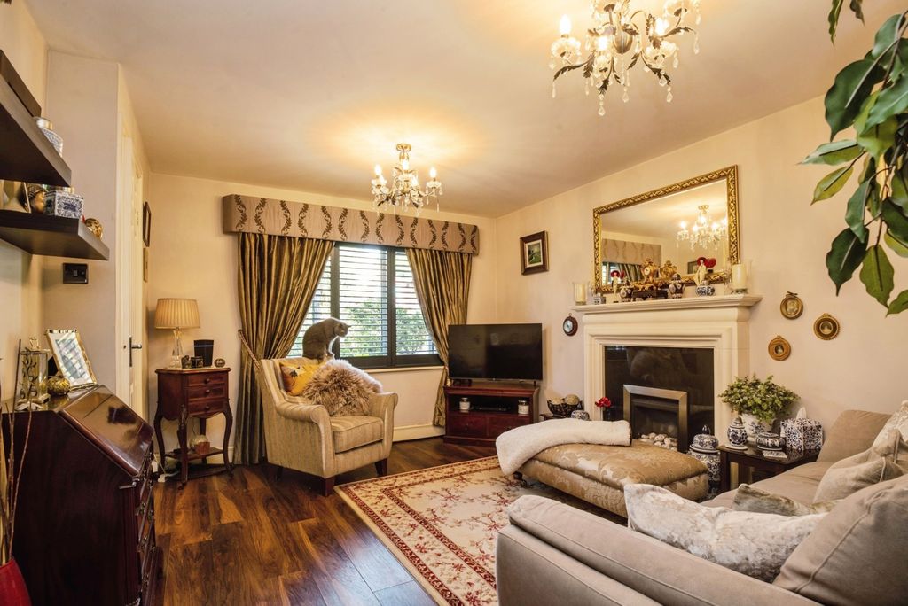 Property photo 2 of 19 Pbox-Img.Jpg