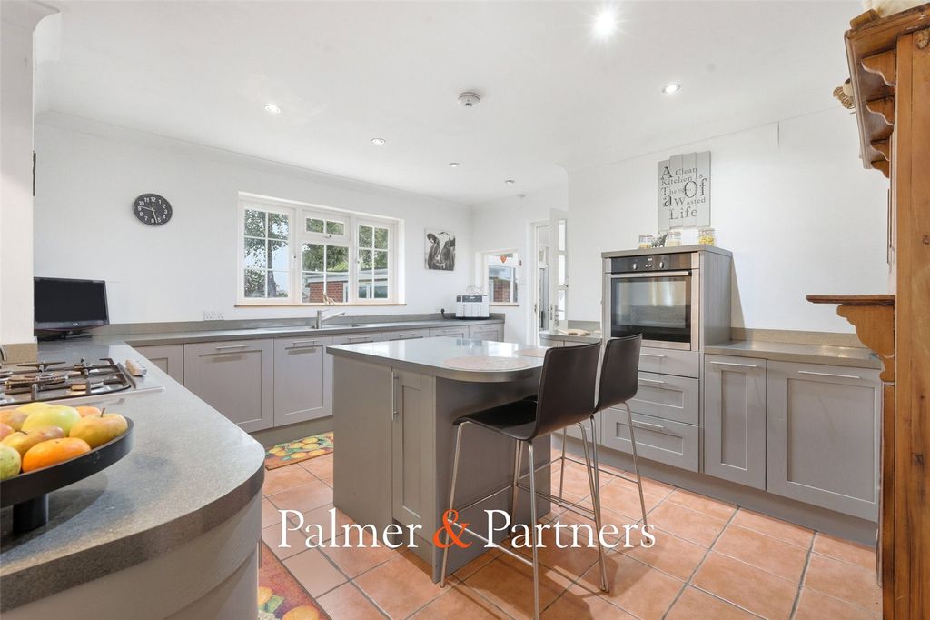 Property photo 2 of 34 Picture No. 17