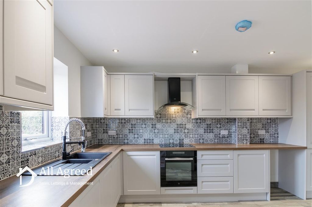 Property photo 3 of 18 Kitchen/Diner