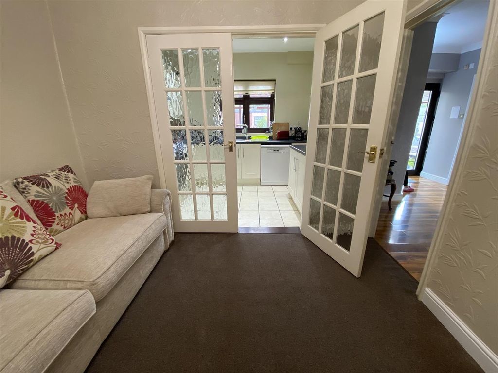 Additional image 8 of 4 bed semi-detached house for saleWood Lane, Dagenham RM8