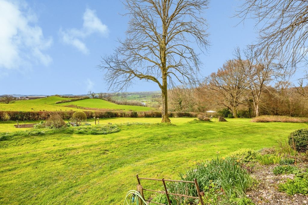 Property photo 3 of 24 Pbox-Img.Jpg