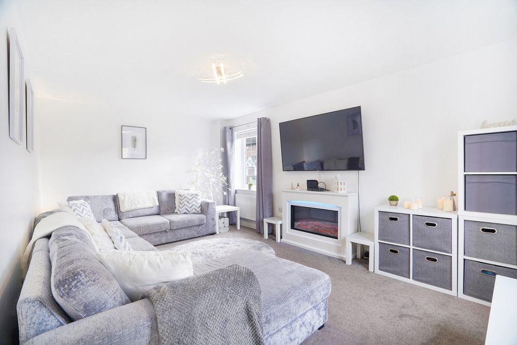 Property photo 2 of 21