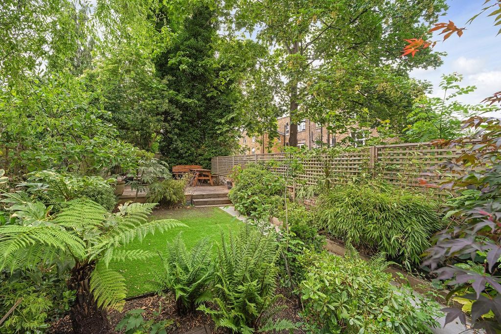 Property photo 3 of 17 Garden.Jpg