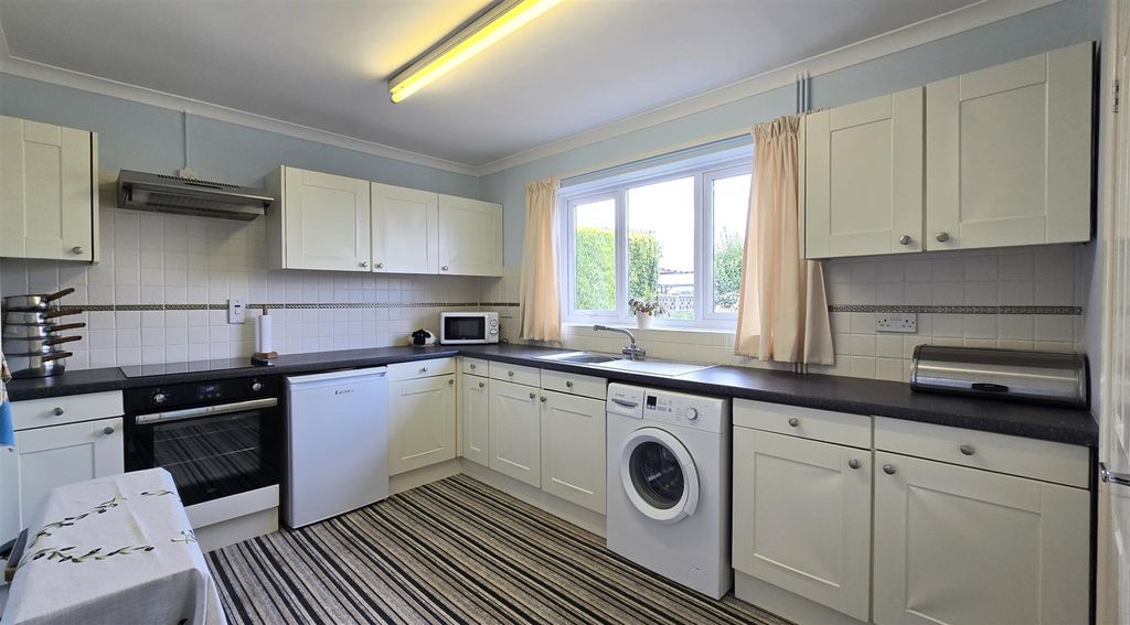 Property photo 2 of 17 Kitchen