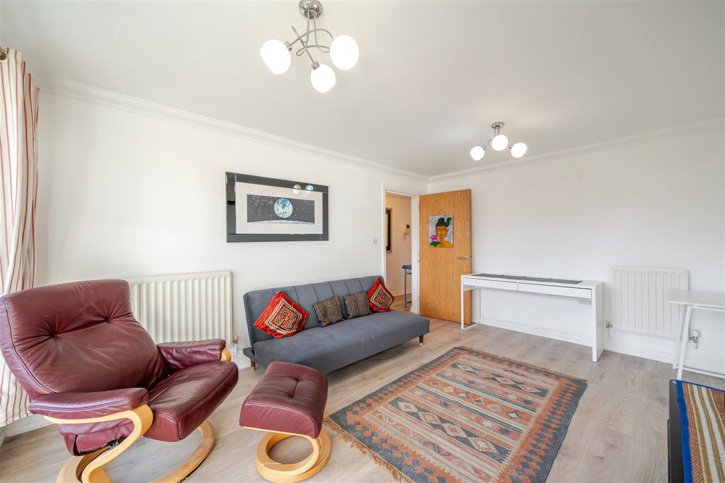 Property photo 3 of 11 1388806-7-6939801E0A66E.Jpg