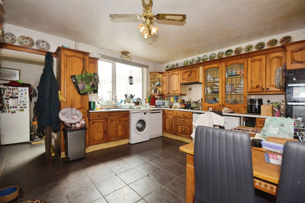 Property photo 3 of 11 Pbox-Img.Jpg