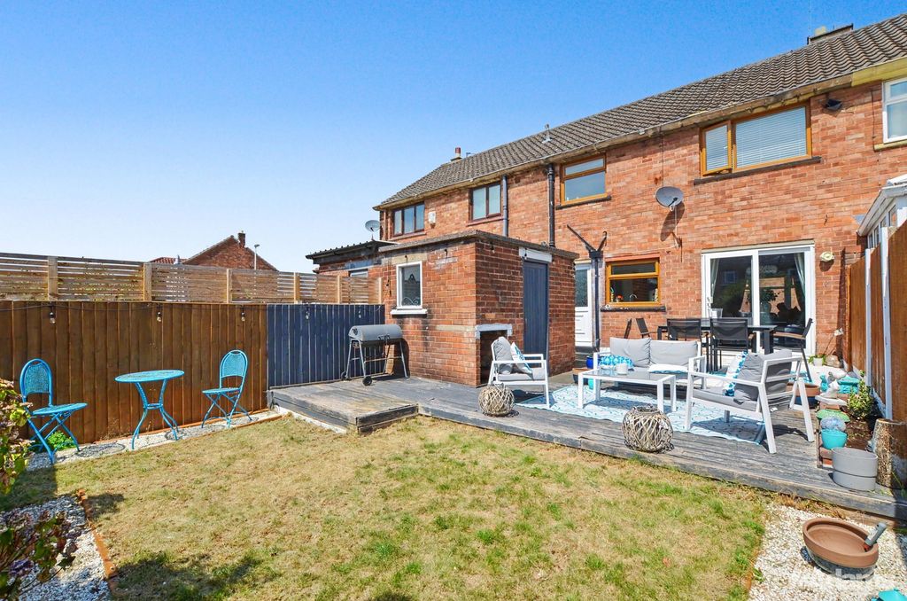 Property photo 2 of 33