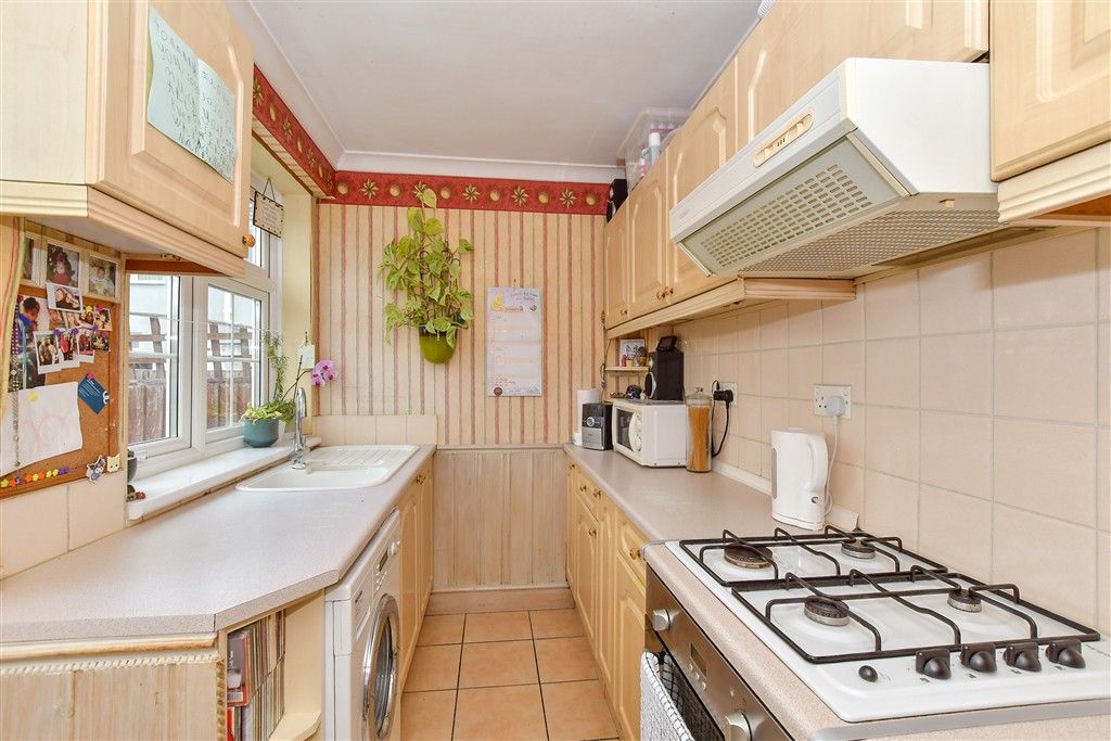 Property photo 3 of 10 Kitchen