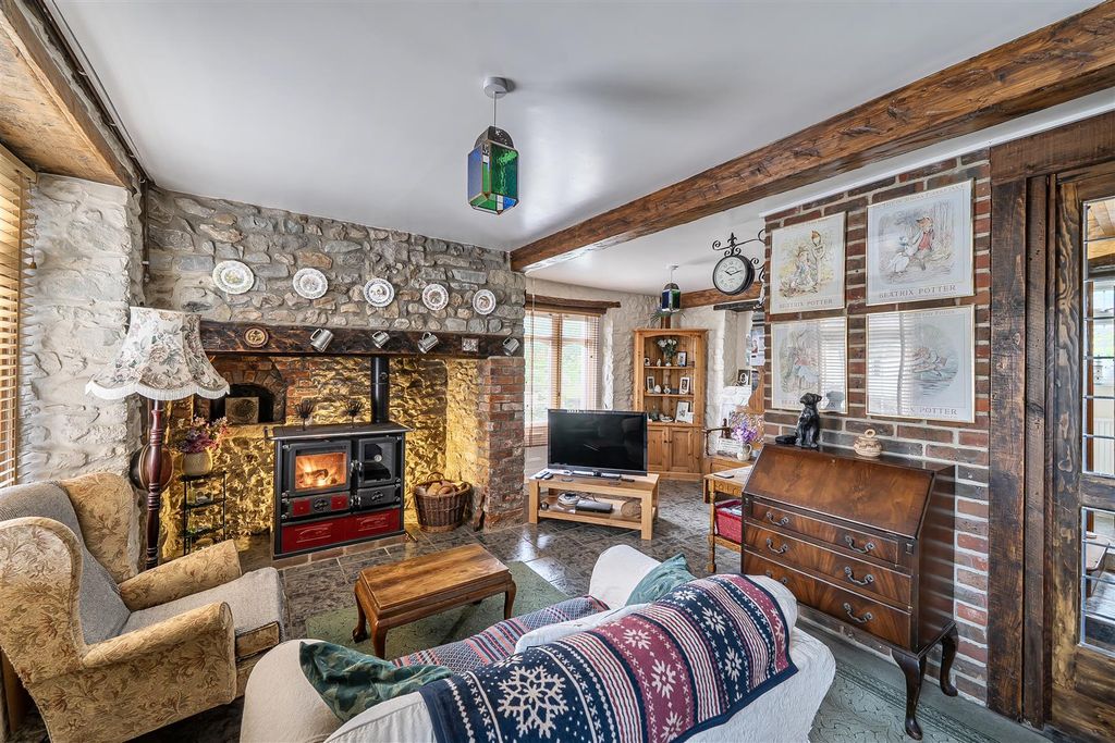 Property photo 2 of 13 1407764-22-6989F79Ef3B39.Jpg