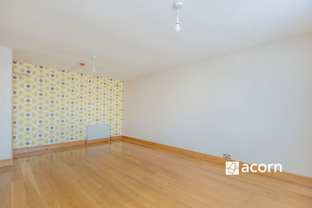 Property photo 2 of 5 Bedroom