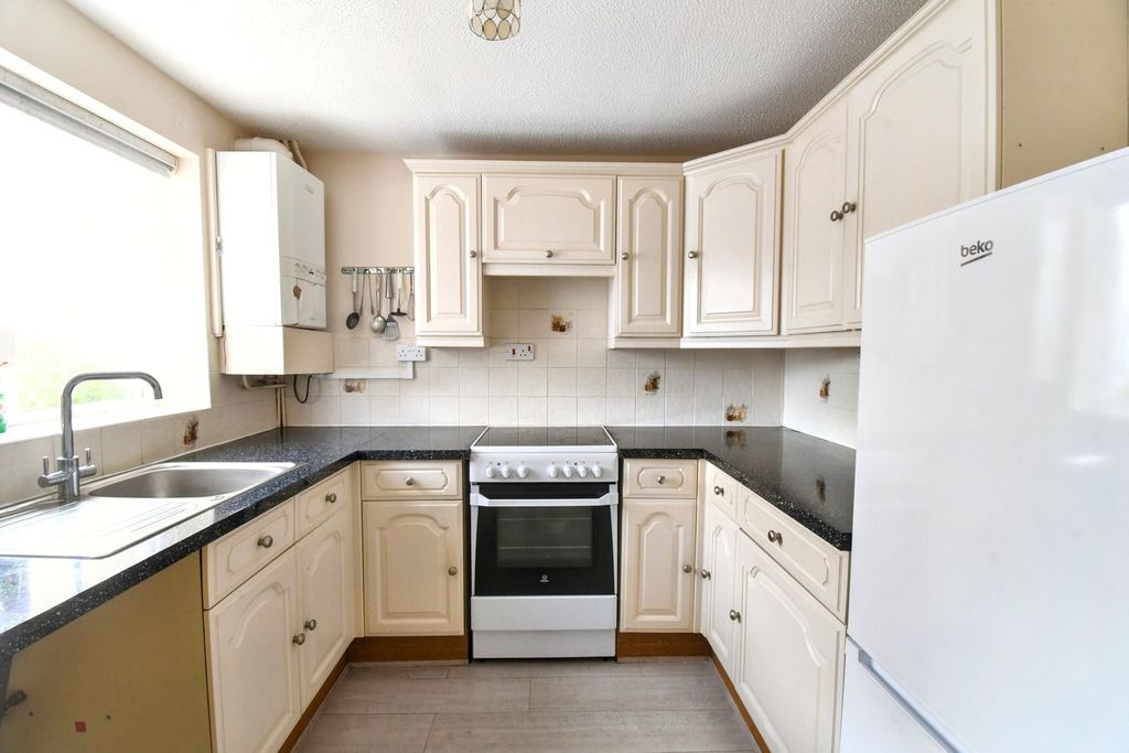 Property photo 3 of 12