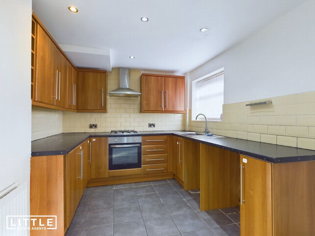 Property photo 3 of 17 Photo 4