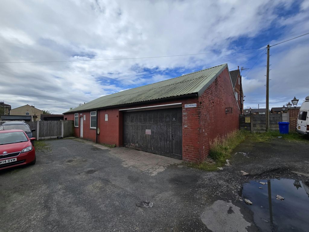 Property photo 1 of 11 External