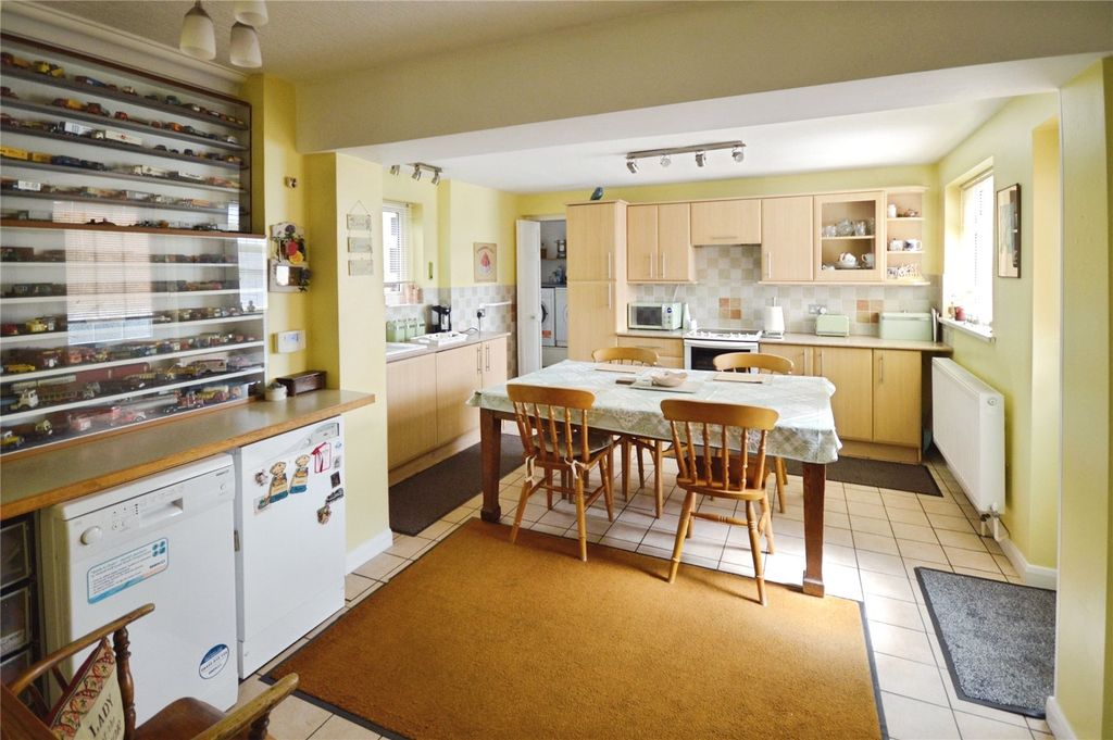 Property photo 3 of 20 Kitchen/Dining Room