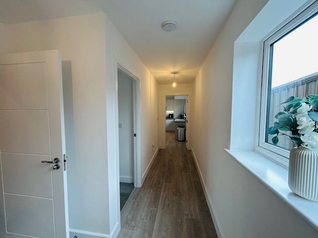 Property photo 2 of 10 Hallway