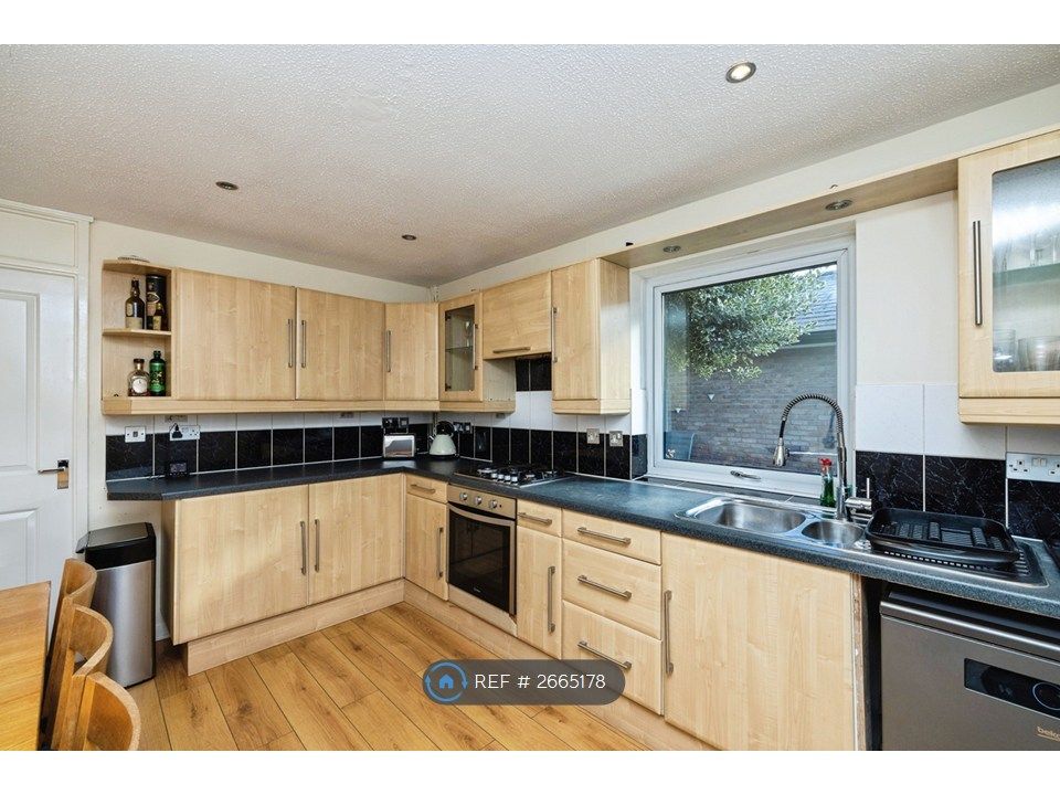 Property photo 3 of 26 Kitchen