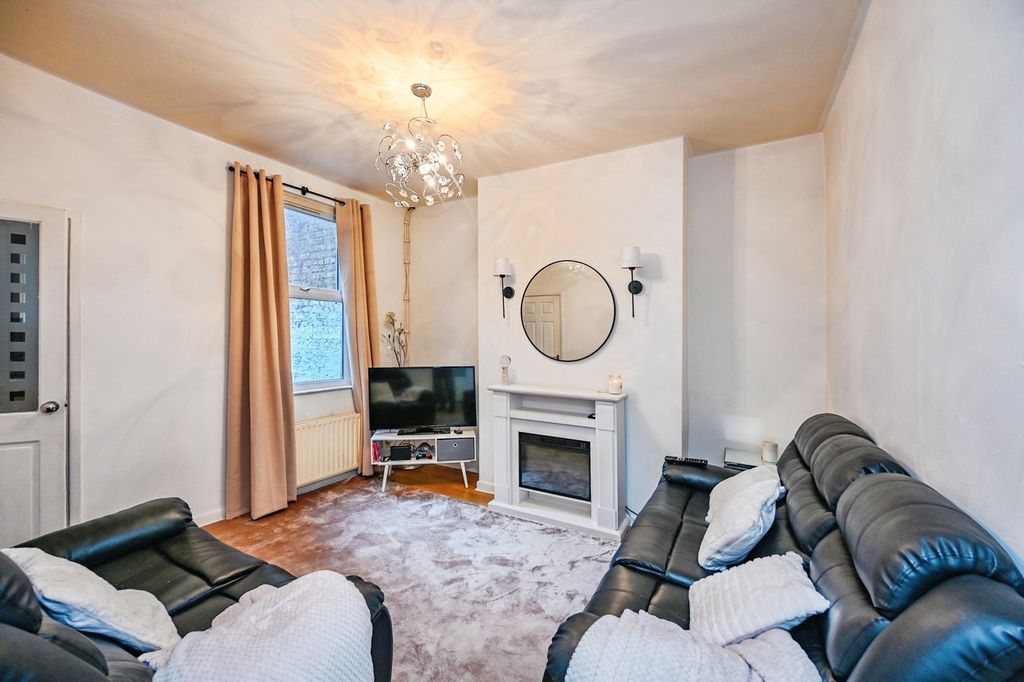 Property photo 2 of 10 Pbox-Img.Jpg