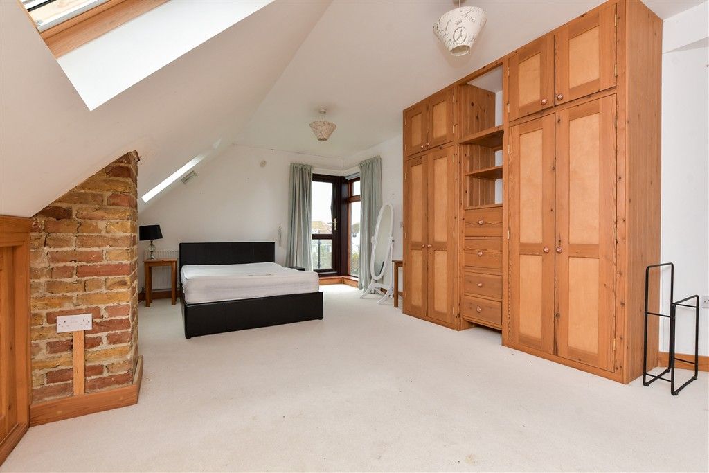 Property photo 2 of 19 Bedroom 1