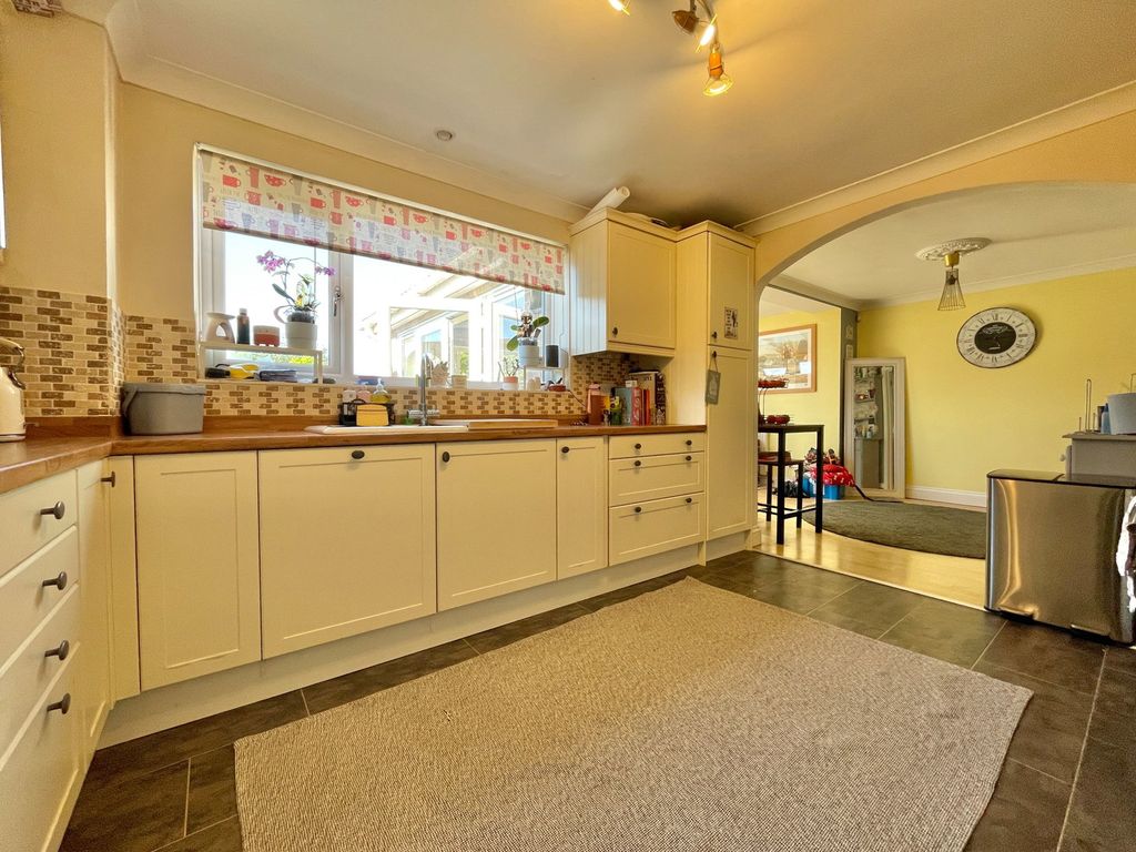 Property photo 3 of 31