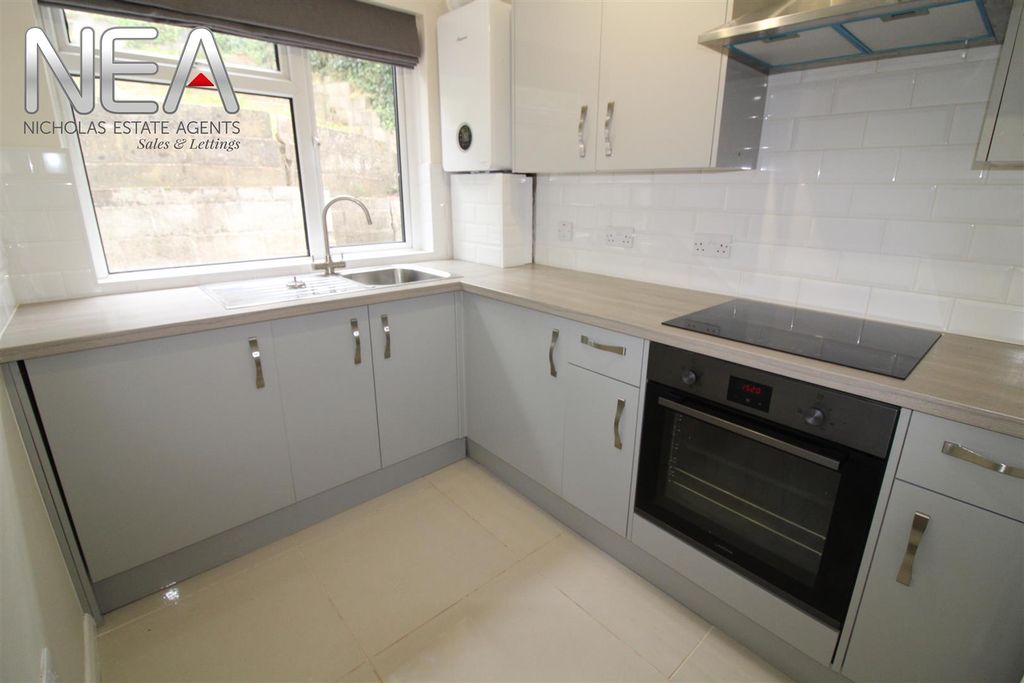 Property photo 2 of 7 Kitchen