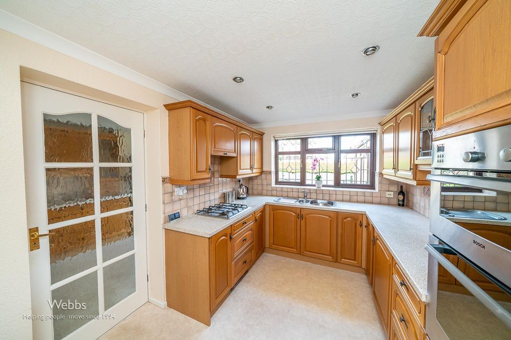 Property photo 2 of 39 Â© Webbs Estate Agents Â© (69 Of 124).Jpg