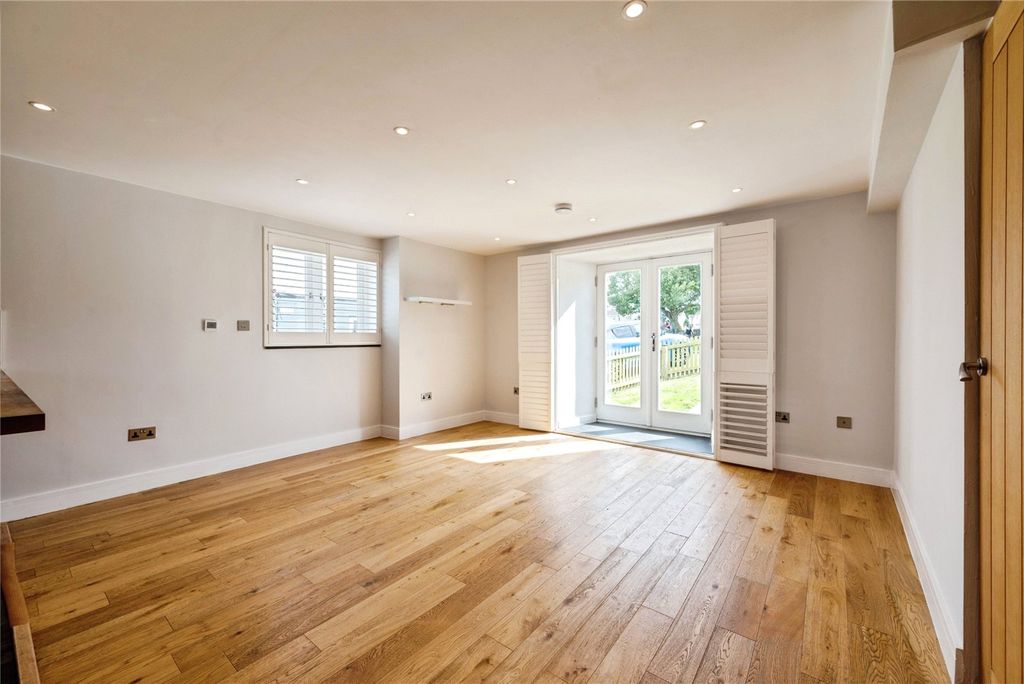 Property photo 2 of 12 Picture No. 13