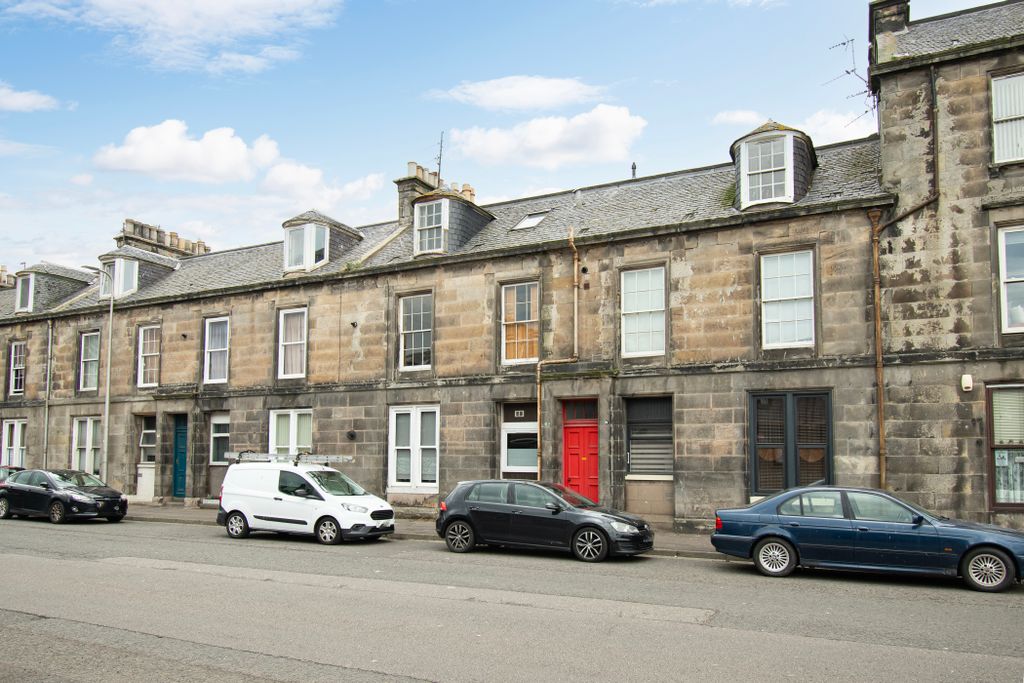 Property photo 2 of 25