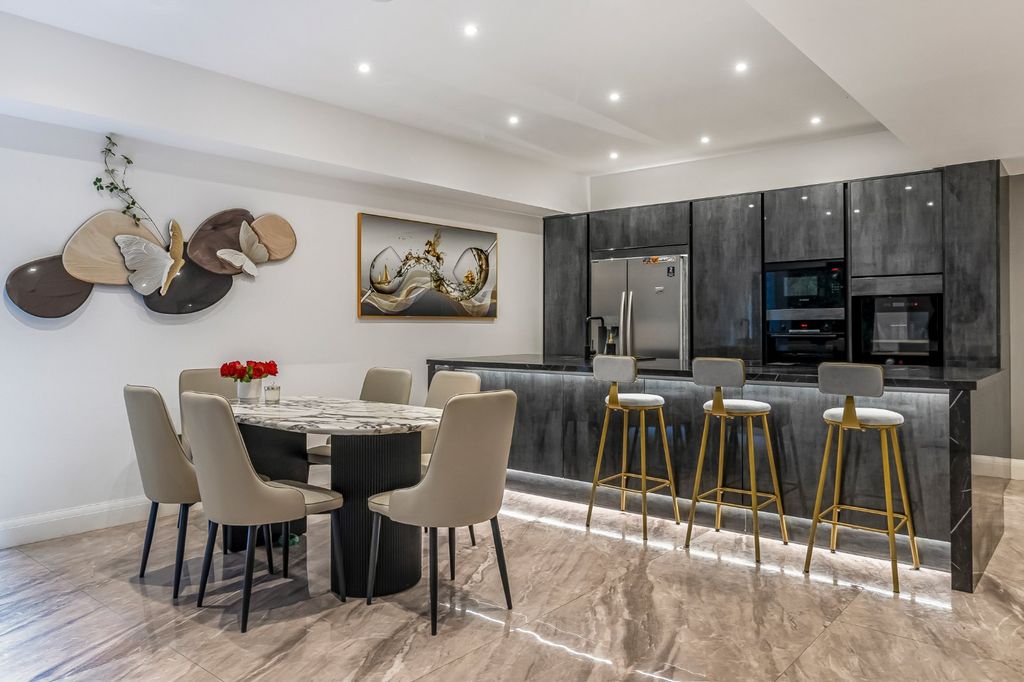 Property photo 2 of 16 Picture No. 03