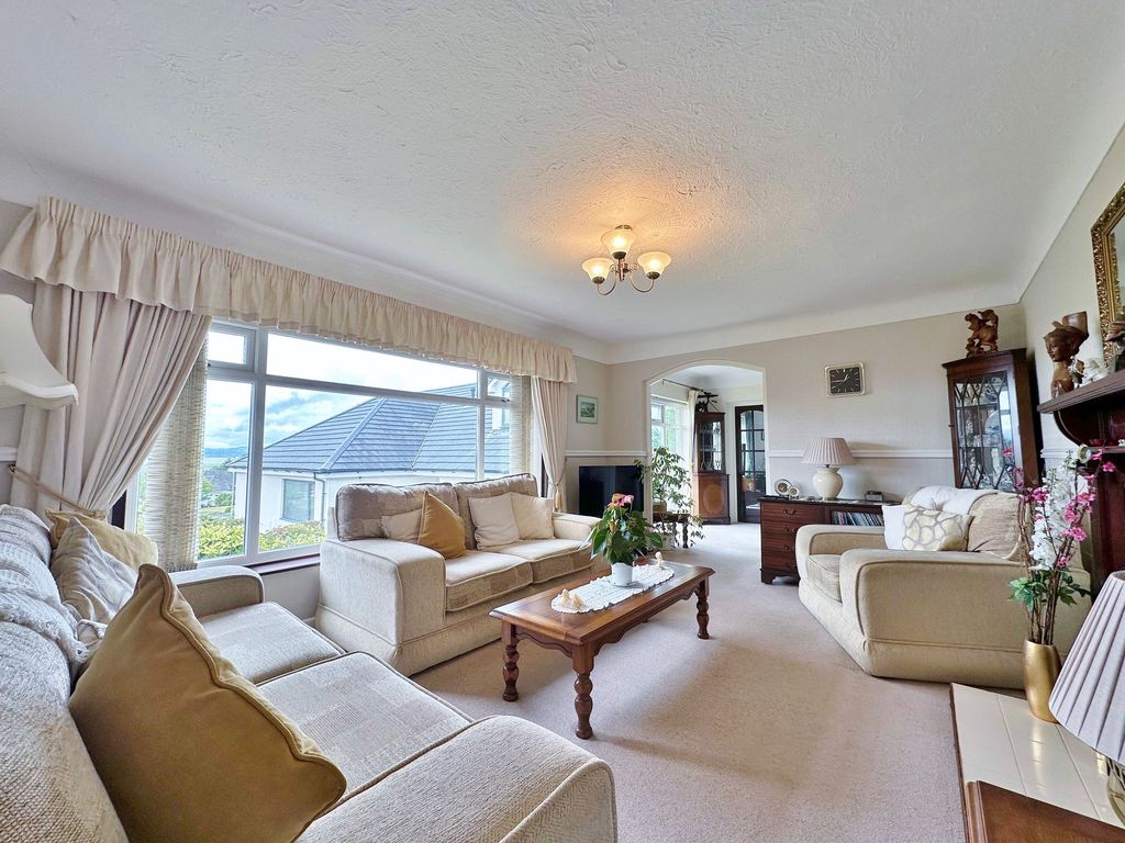 Property photo 3 of 35 Photo 34