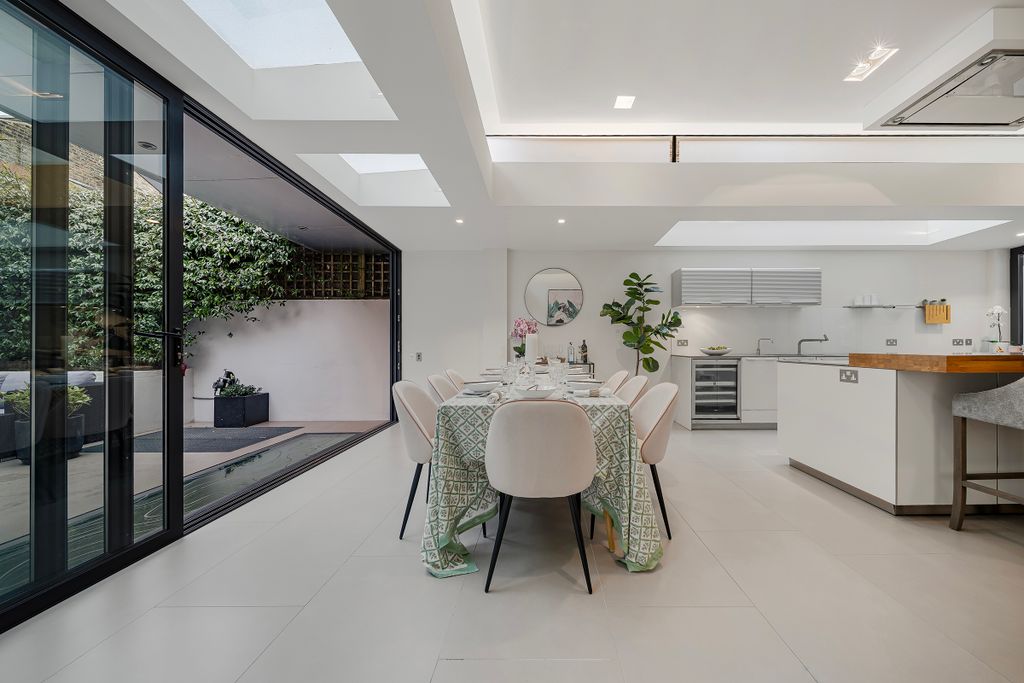 Property photo 3 of 24