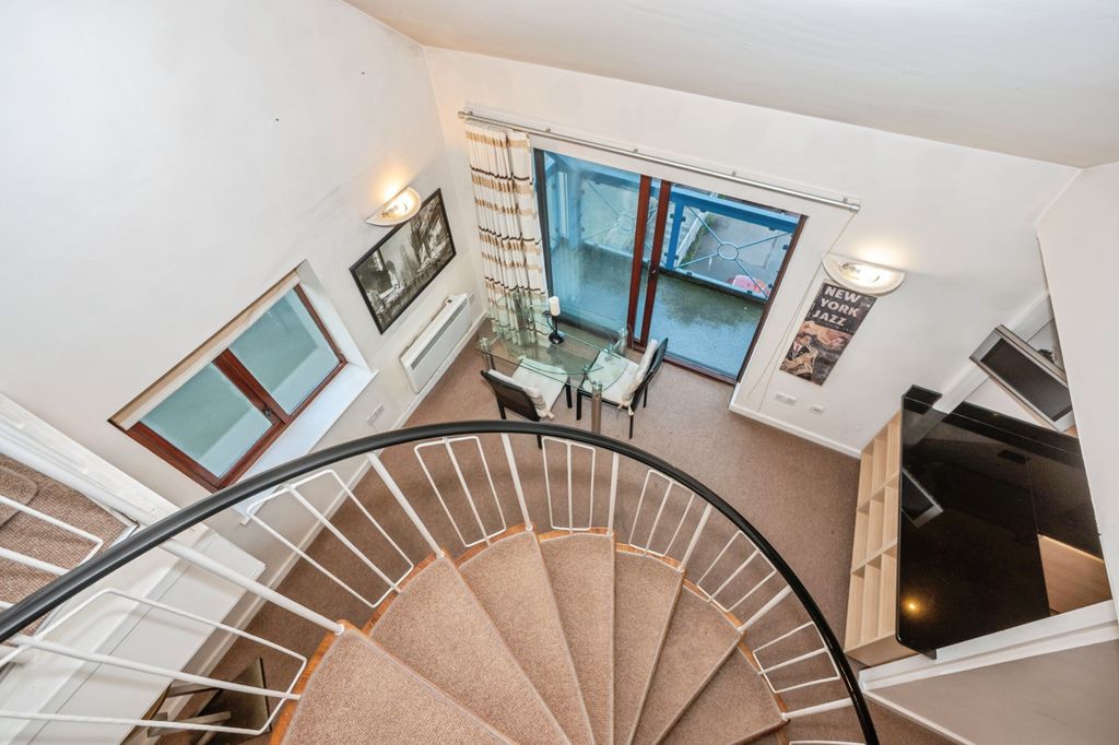Property photo 2 of 15 Dining Area