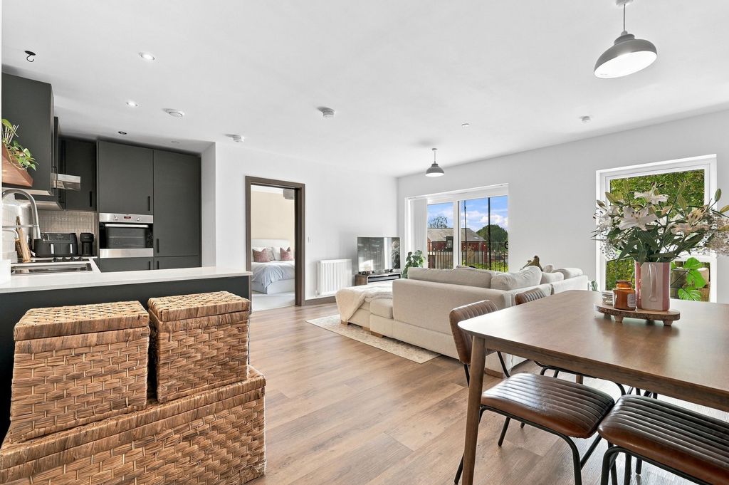 Property photo 2 of 12