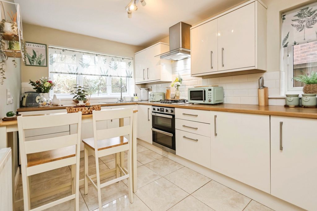 Property photo 3 of 18 Pbox-Img.Jpg