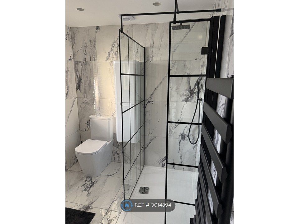 Property photo 2 of 7 En-Suite