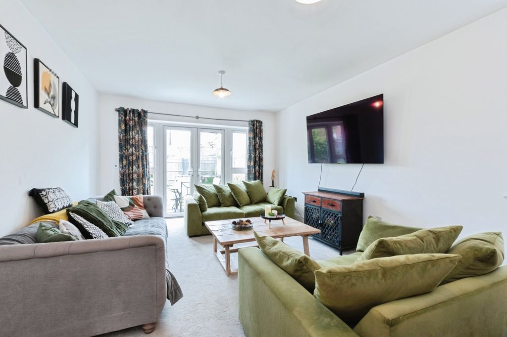 Property photo 2 of 17 Pbox-Img.Jpg