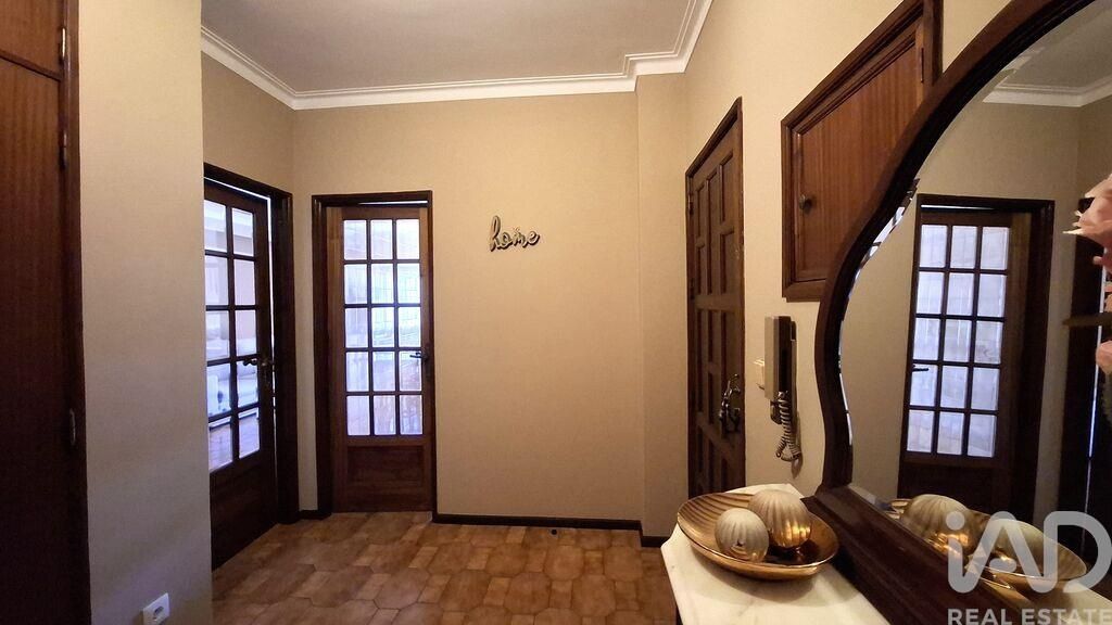 Property photo 2 of 35