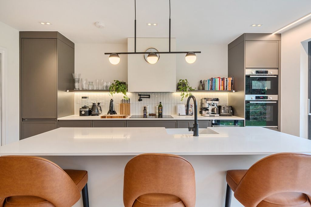 Property photo 2 of 42 1409708-15-698F0A...
