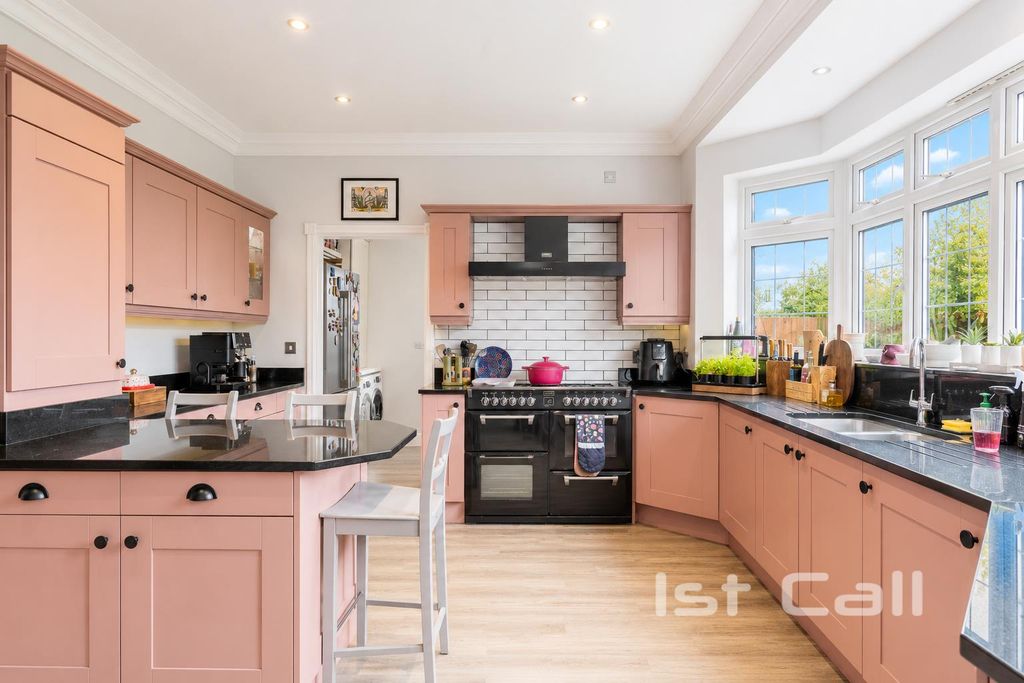 Property photo 3 of 29 Kitchen