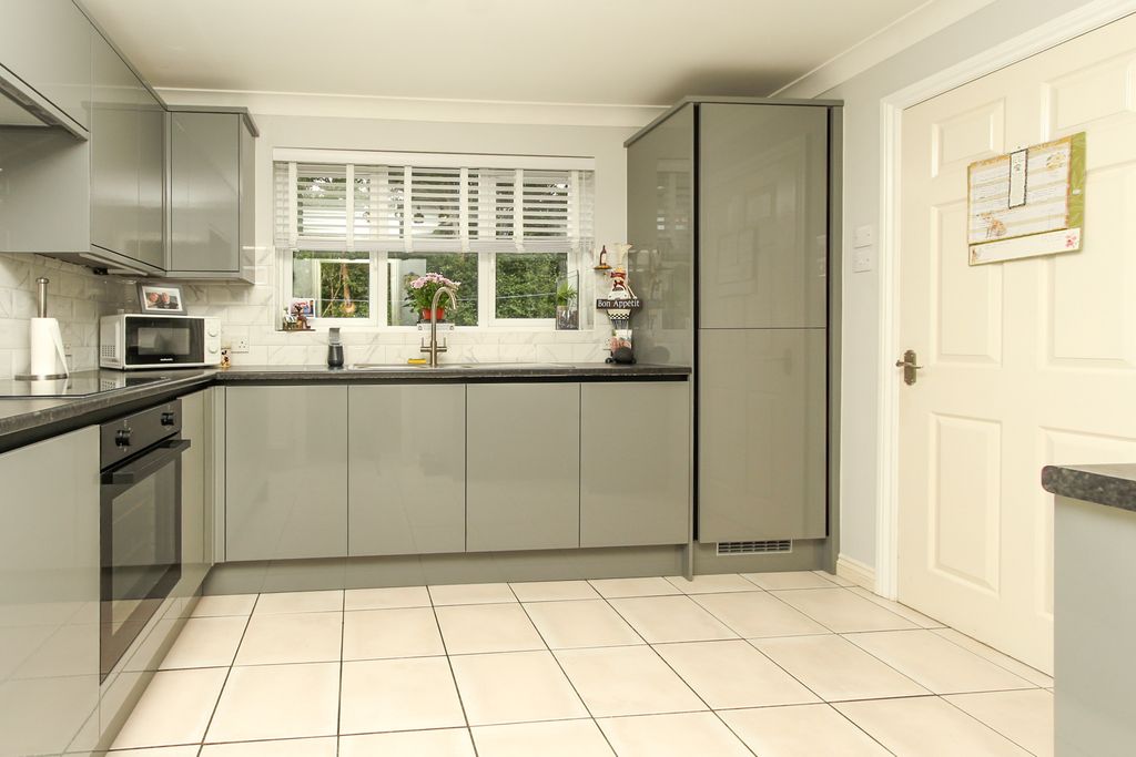 Property photo 2 of 13 Kitchen