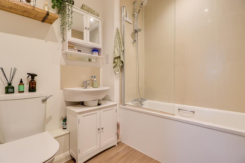 Property photo 3 of 18 Bathroom