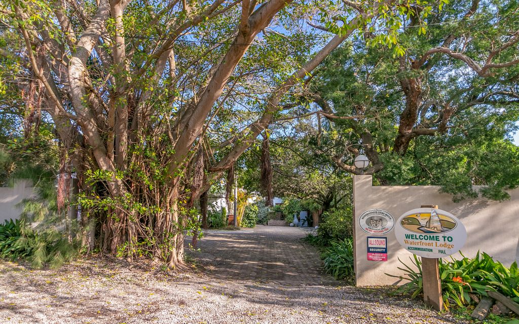 Property photo 3 of 38 Roadside Entrance