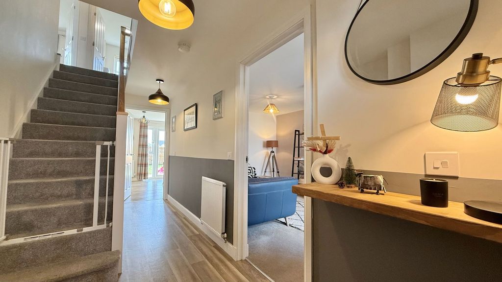 Property photo 3 of 27